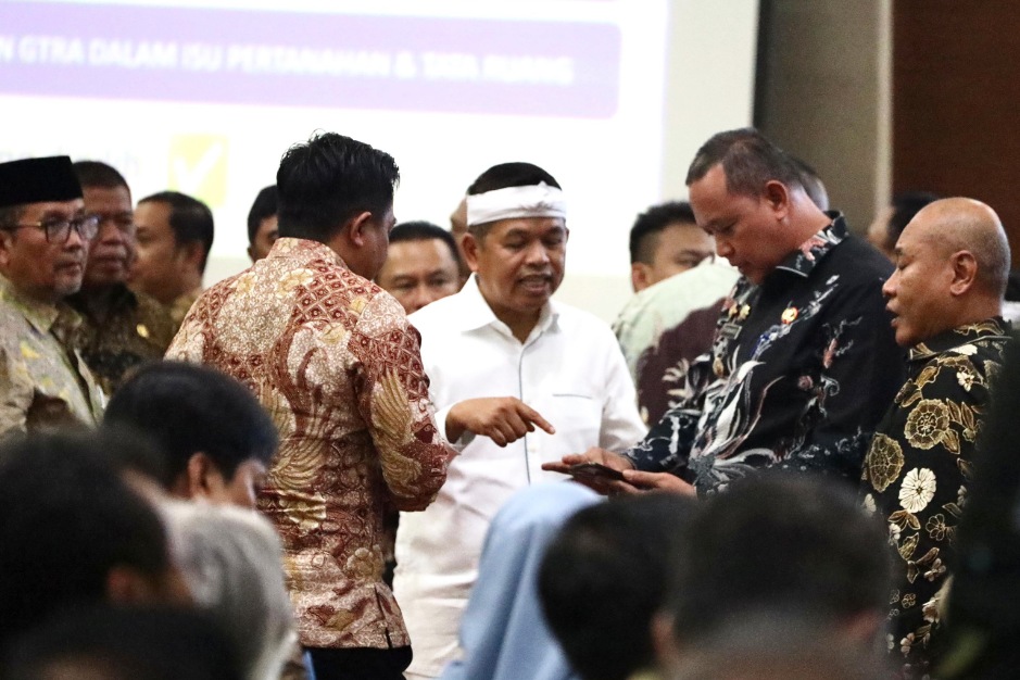 Gubernur Dedi Mulyadi targetkan seluruh aset Pemda di Jabar bersertifikat dalam tiga tahun untuk cegah korupsi.