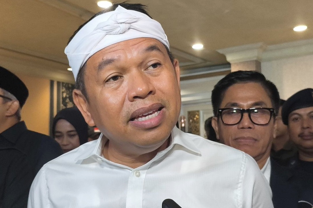 Gubernur Dedi Mulyadi minta maaf soroti 80.000 warga Jabar belum teraliri listrik.