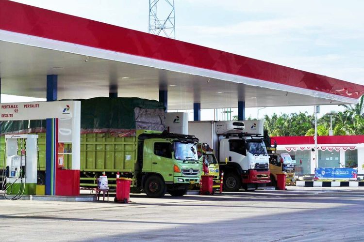 Wakil Ketua Komisi VI DPR RI, Nurdin Halid angkat suara soal antrean truk mengular di SPBU, sebut bukan karena BBM langka, soroti penyelewengan subsidi.