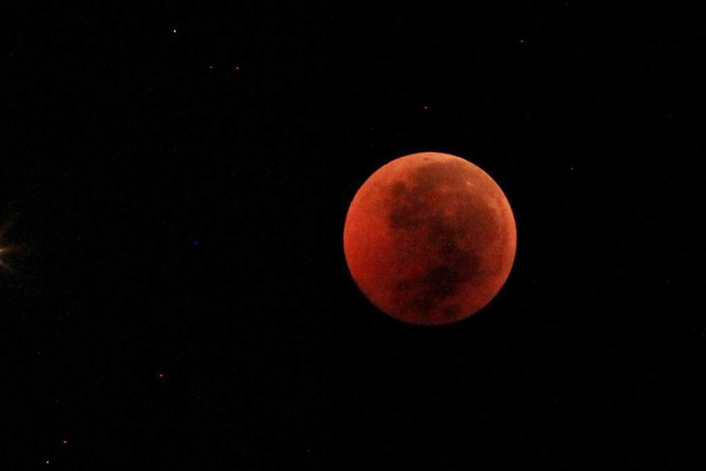 Gerhana Bulan sebagian 28 Agustus 2026 tak bisa diamati dari Indonesia, BMKG kasih penjelasan.