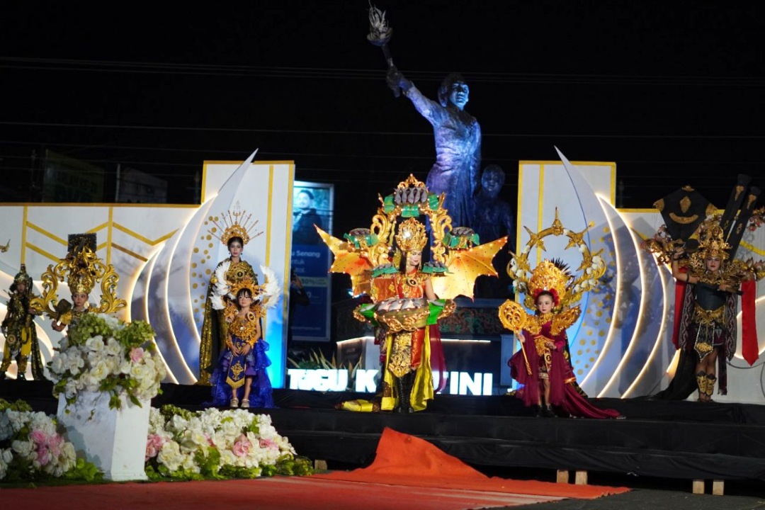 Jepara Art Carnival 2026 semarak, 62 peraga busana pukau ribuan warga.