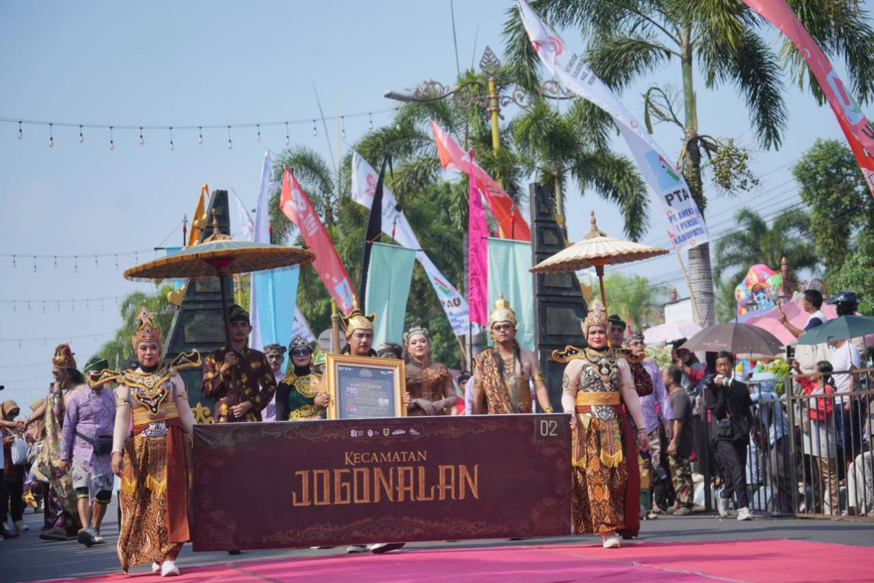 Karnaval Budaya Klaten 2026 hidupkan kembali kejayaan Mataram Kuno, disaksikan ribuan warga.