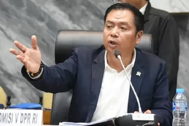 Ketua Komisi V DPR RI Lasarus angkat suara soal Karhutla di Kalbar, minta pemerintah tak asal salahkan warga.