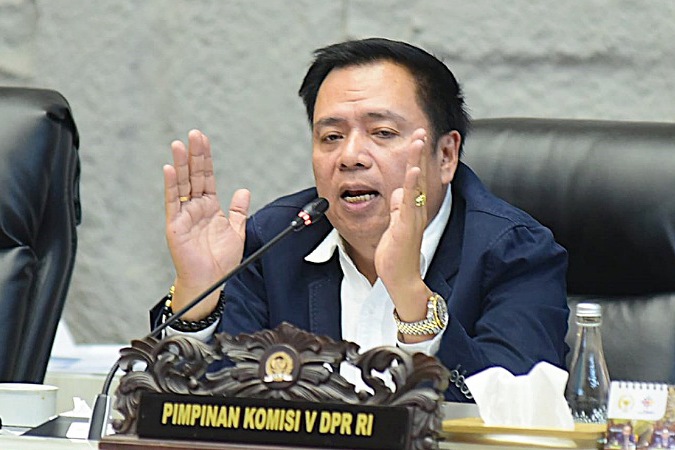 Ketua Komisi V DPR RI, Lasarus angkat suara soal rentetan kecelakaan kapal, soroti manifes penumpang yang kerap bermasalah.