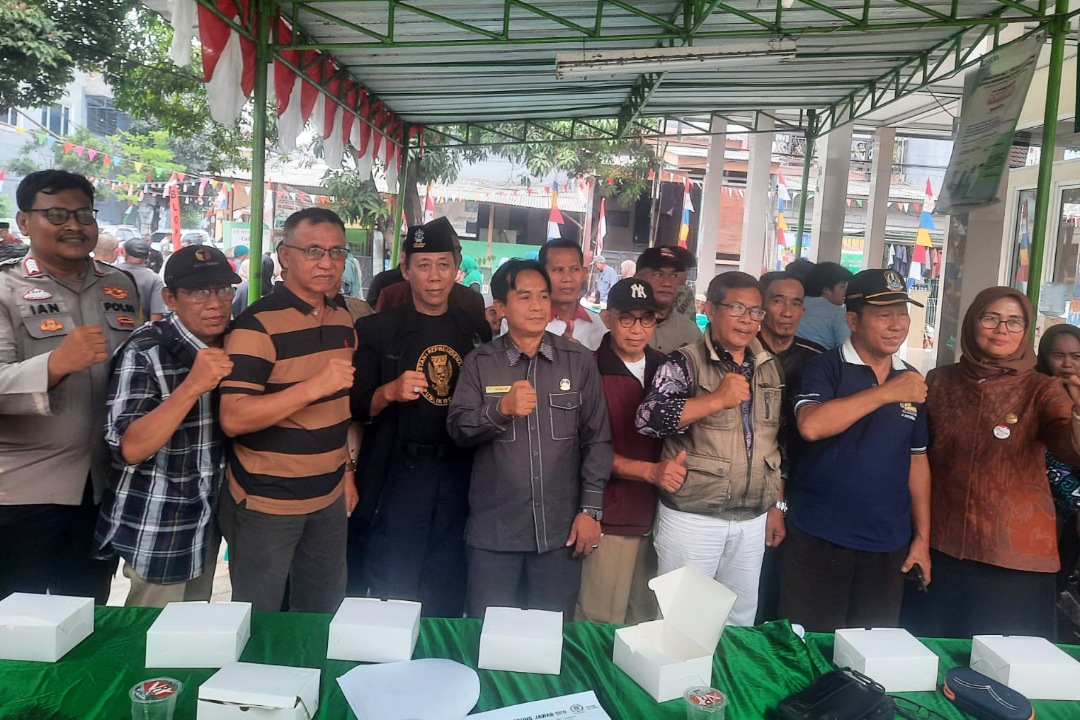 Anggota DPRD Kota Bekasi, Mubakhi saat melakukan sosialisasi Raperda pencegahan penyimpangan seksual.