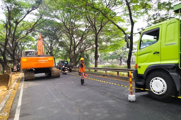 Dinas PUPR Kota Tangerang percepat perbaikan jalan rusak di sejumlah ruas, target rampung dua bulan hingga pastikan tak kurangi kualitas.