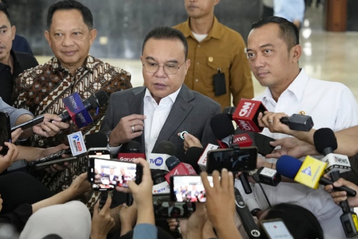 Wakil Ketua DPR RI, Sufmi Dasco Ahmad dan Mensesneg Prasetyo Hadi sebut Perpres ojol segera terbit, paling cepat akhir Agustus, paling lambat awal September, aturan tarif angkutan orang, barang, dan makanan.