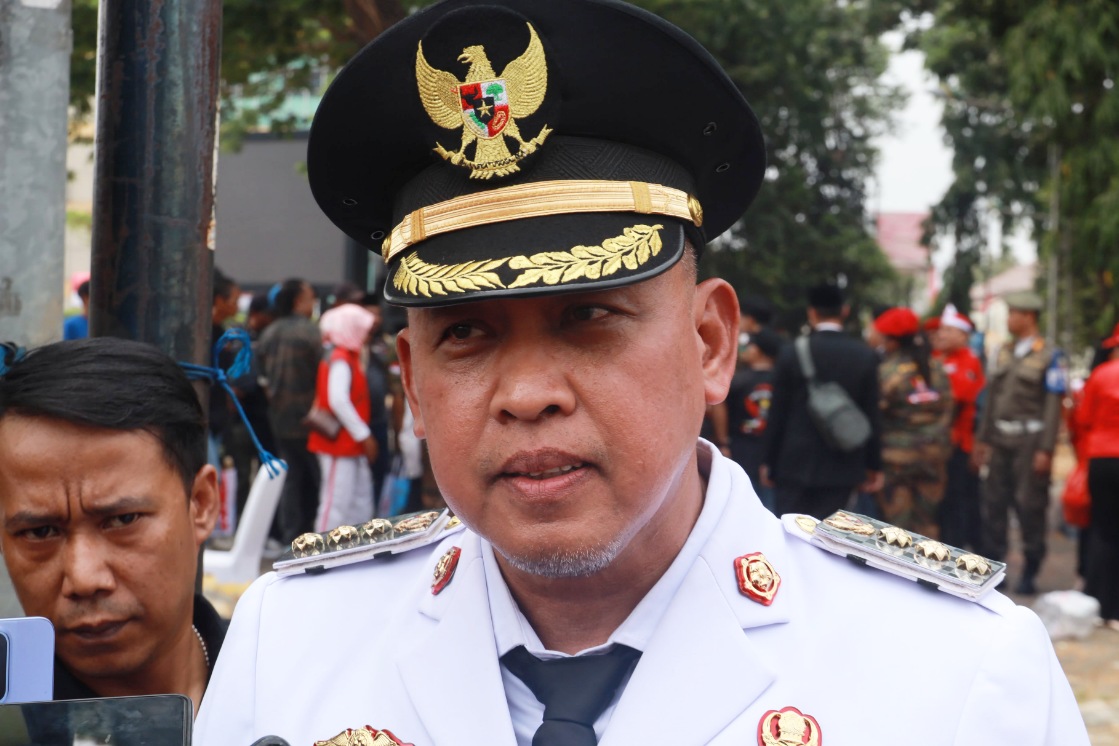 Wali Kota Bekasi Tri Adhianto tegaskan PKL di Plaza Patriot bukan dilarang berjualan tetapi harus sesuai zona yang telah ditentukan.