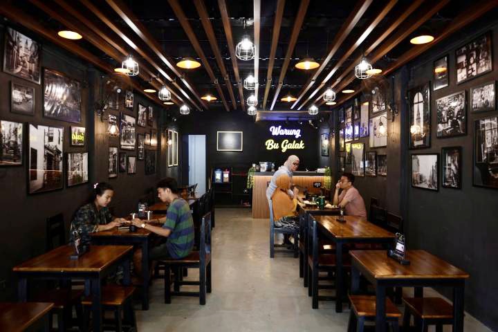 Warung Bu Galak hadir di Kota Tangerang, sajikan kuliner pedas merakyat dengan konsep semi cafe.