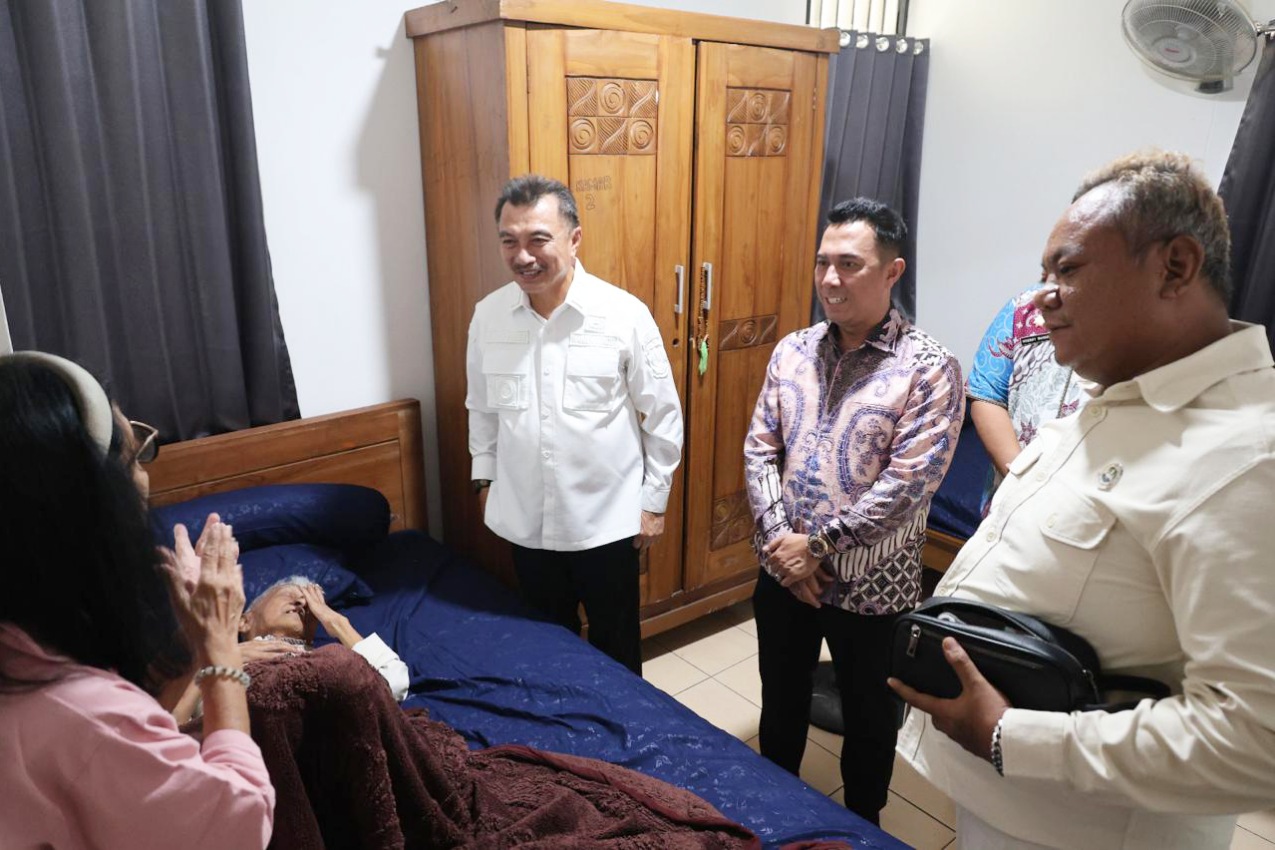 Wawali Bekasi Harris Bobihoe bersama anggota DPRD saat menemui Putra Sayuti Melik penulis naskah Proklamasi, sampaikan undangan Presiden Prabowo ke Istana Negara, Kamis (6/8/2026).