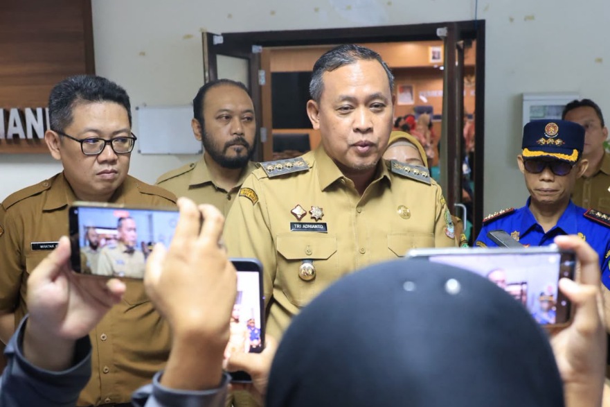 Wali Kota Bekasi Tri Adhianto terapkan PJJ untuk Siswa SD-SMP 8-9 September 2026, antisipasi abu vulkanik anak Krakatau.