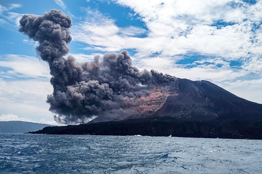 Abu vulkanik Gunung Anak Krakatau menyebar ke sejumlah wilayah, tidak hanya Banten dan Jakarta, tapi sampai Bengkulu.