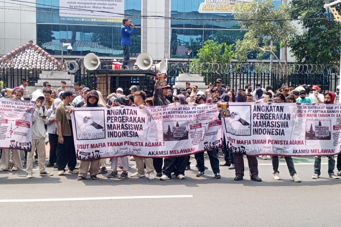 Akamsi saat turun aksi di depan Gedung Kementerian ATR/BPN, Jakarta, Rabu (2/9/2026).