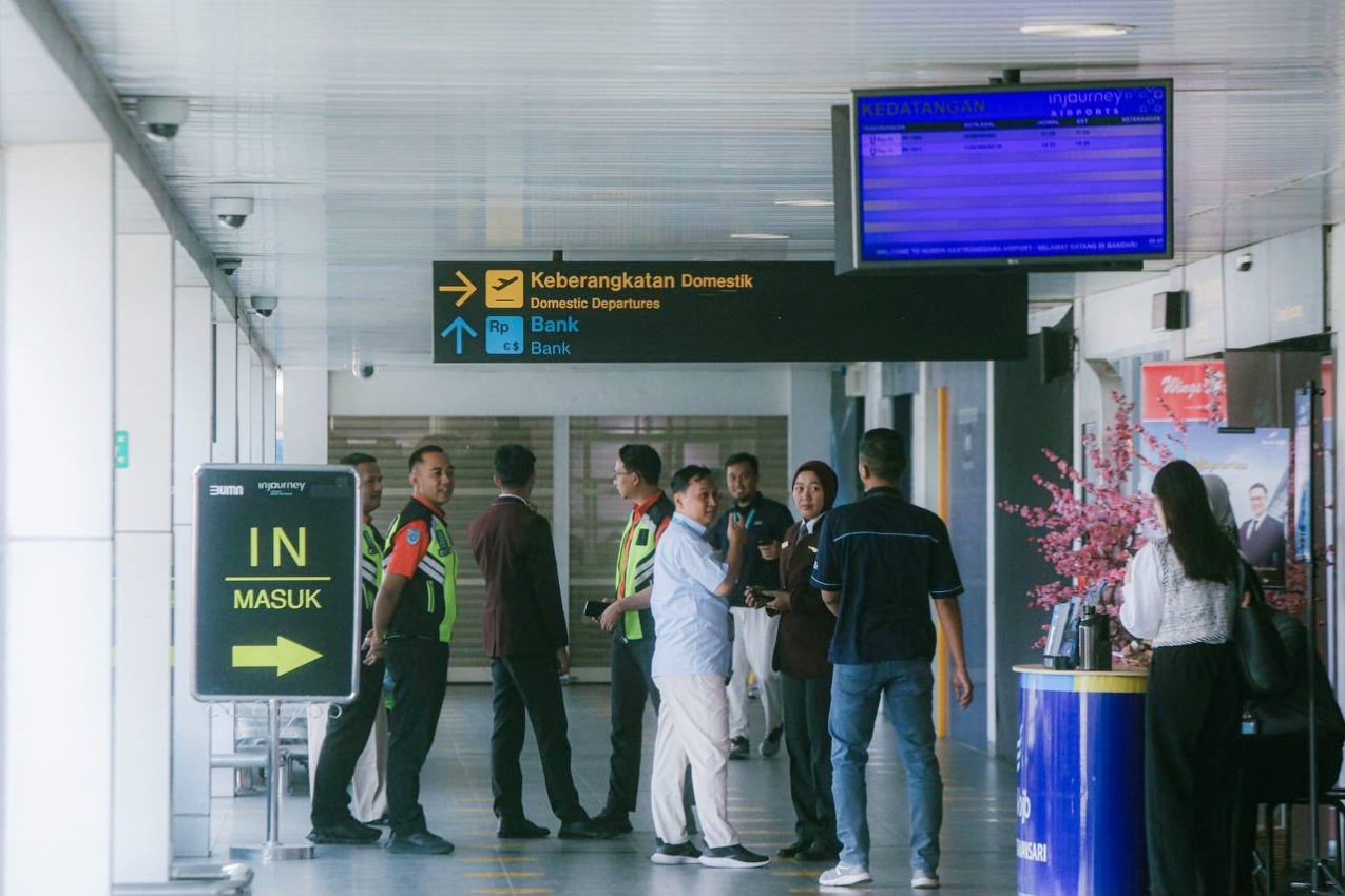 Tiga Bandara termasuk Husein Sastranegara kembali buka penerbangan usai abu vulkanik anak krakatau mereda.