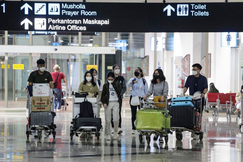 Sejumlah Bandara kembali dibuka usai terdampak abu vulkanik Anak Krakatau.