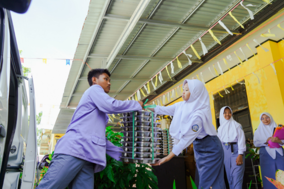 BGN hentikan sementara penyaluran MBG di sekolah imbas erupsi Gunung Anak Krakatau mulai Senin (7/9/2026) besok.