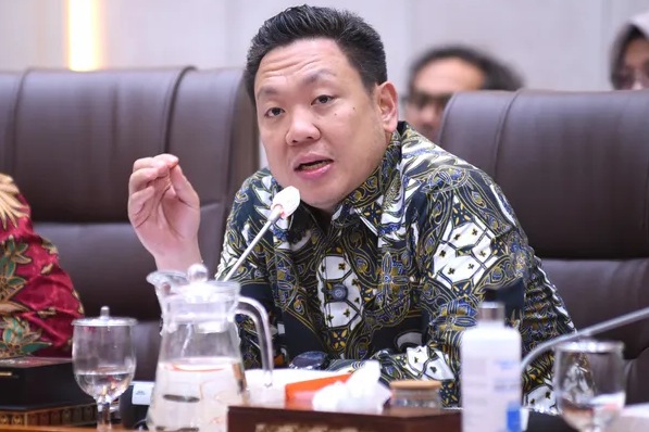 Wakil Ketua Komisi IX DPR RI, Charles Honoris angkat suara soal puluhan ribu orang keracunan MBG, desak BGN ubah sistem dapur.