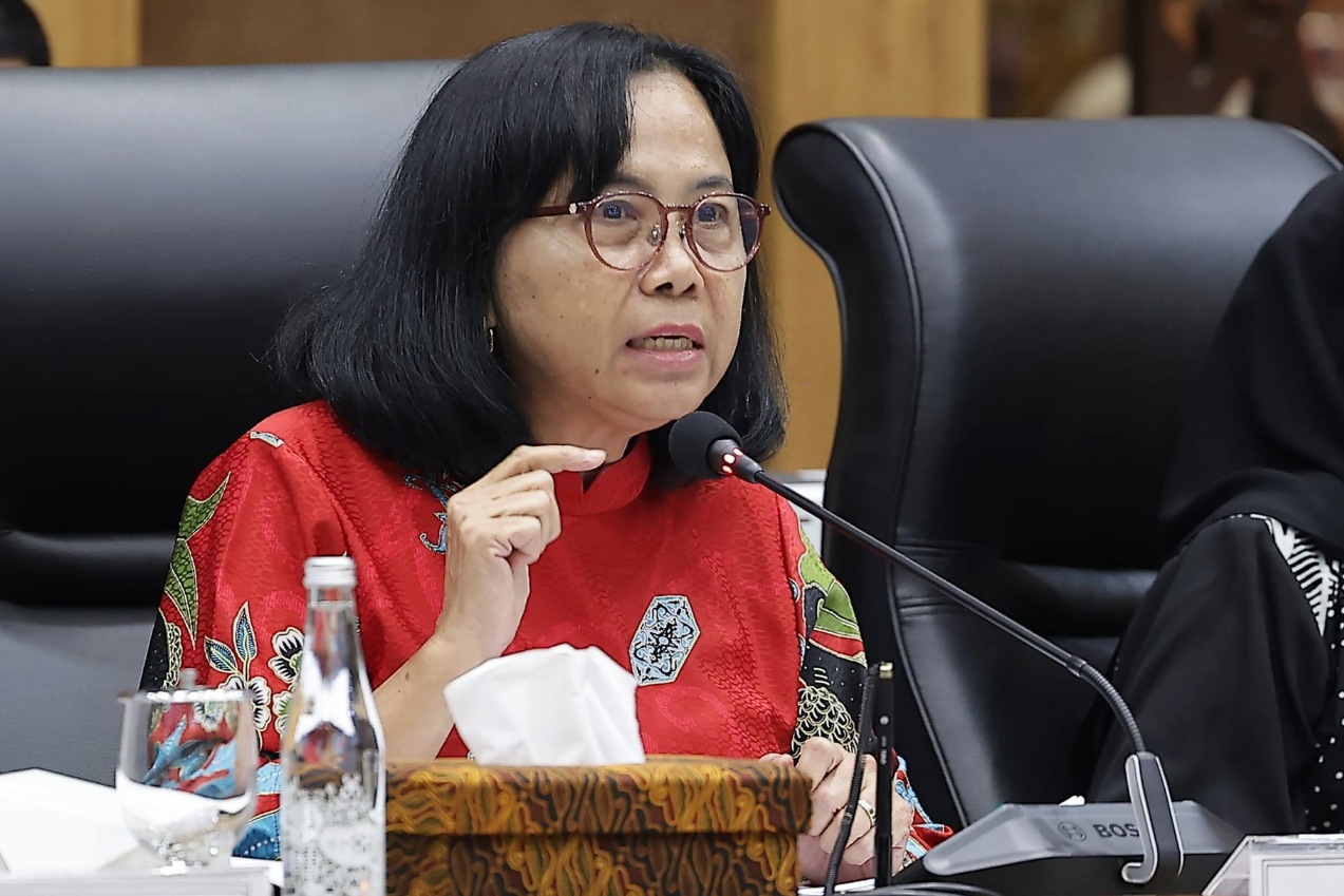 Wakil Ketua Komisi X DPR RI, My Esti Wijayati angkat suara soal alih status guru PPPK jadi PNS.