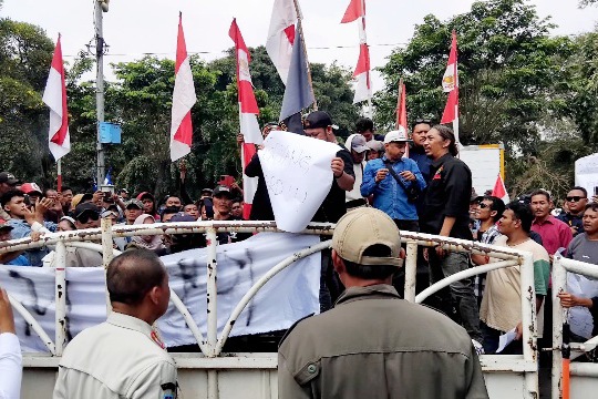Ketua DPRD Kota Bekasi Sardi Efendi angkat suara usai didemo PKL Pasar Baru Bekasi, minta Pemkot utamakan kondusivitas dan cari solusi, Rabu (2/9/2026).