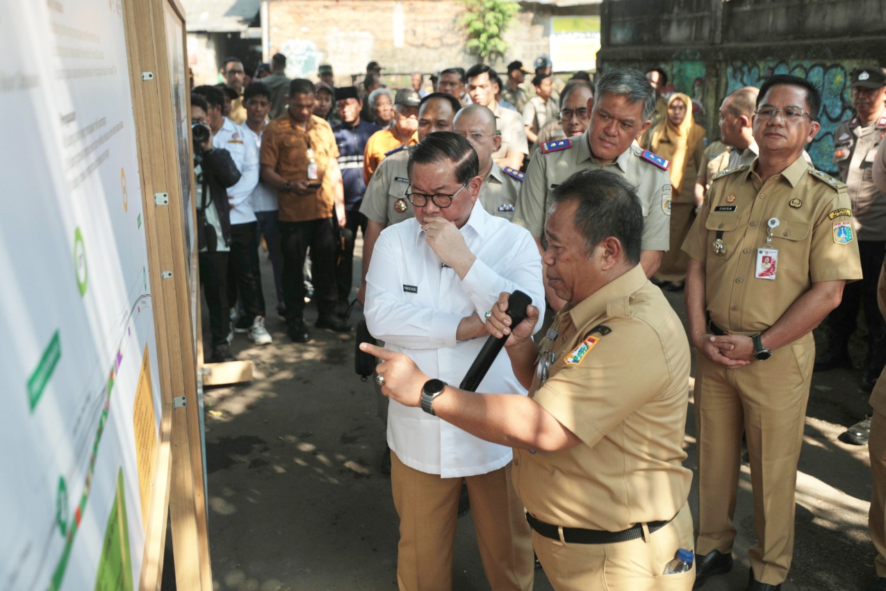 Pramono targetkan jalan sejajar rel Pasar Minggu rampung 2027.