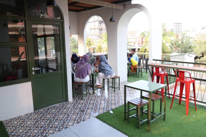 Kafe Nonazee yang kini jadi tempat nongkrong berbagai kalangan di Tangerang.