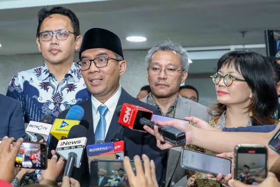Mendiktisaintek Brian Yuliarto menyebut pihaknya masih menghitung anggaran terkait biaya kuliah gratis di PTN.