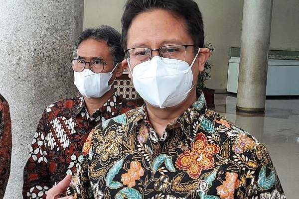 Abu Vulkanik Gunung Anak Krakatau menyebar ke Banten, Jakarta dan Jabar, Menkes minta masyarakat kurangi aktivitas di luar rumah.
