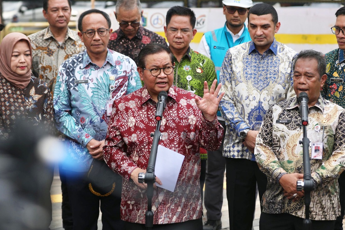 Gubernur Pramono targetkan kabel udara Jakarta hilang dalam lima tahun, pindah ke bawah tanah agar tak semrawut.