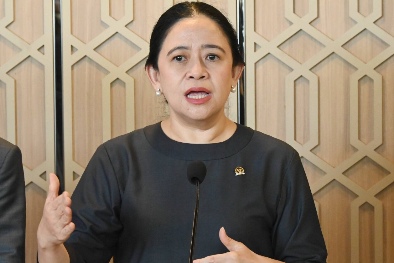 Ketua DPR RI Puan Maharani angkat suara soal ambang batas parlemen 5 persen hingga capres-cawapres diusung dua partai, sebut masih dibahas informal belum resmi di DPR.