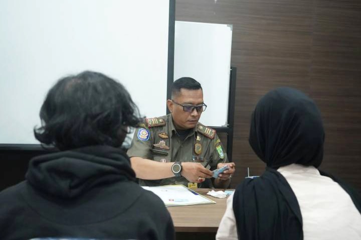 Razia penginapan di Tangerang, Satpol PP amankan 4 pasangan bukan suami istri.