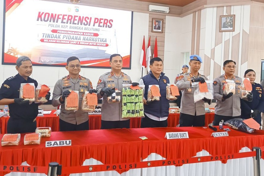 16,4 Kg sabu dan 4.980 butir ekstasi disita di Bangka Belitung, satu terduga pelaku diamankan, Polisi tetap kejar jaringan.
