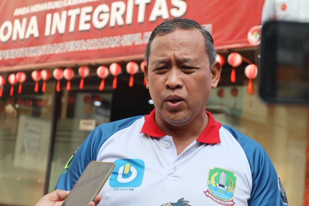 Wali Kota Bekasi Tri Adhianto akan ganti dua kali lipat uang warga yang terbukti jadi korban Pungli.