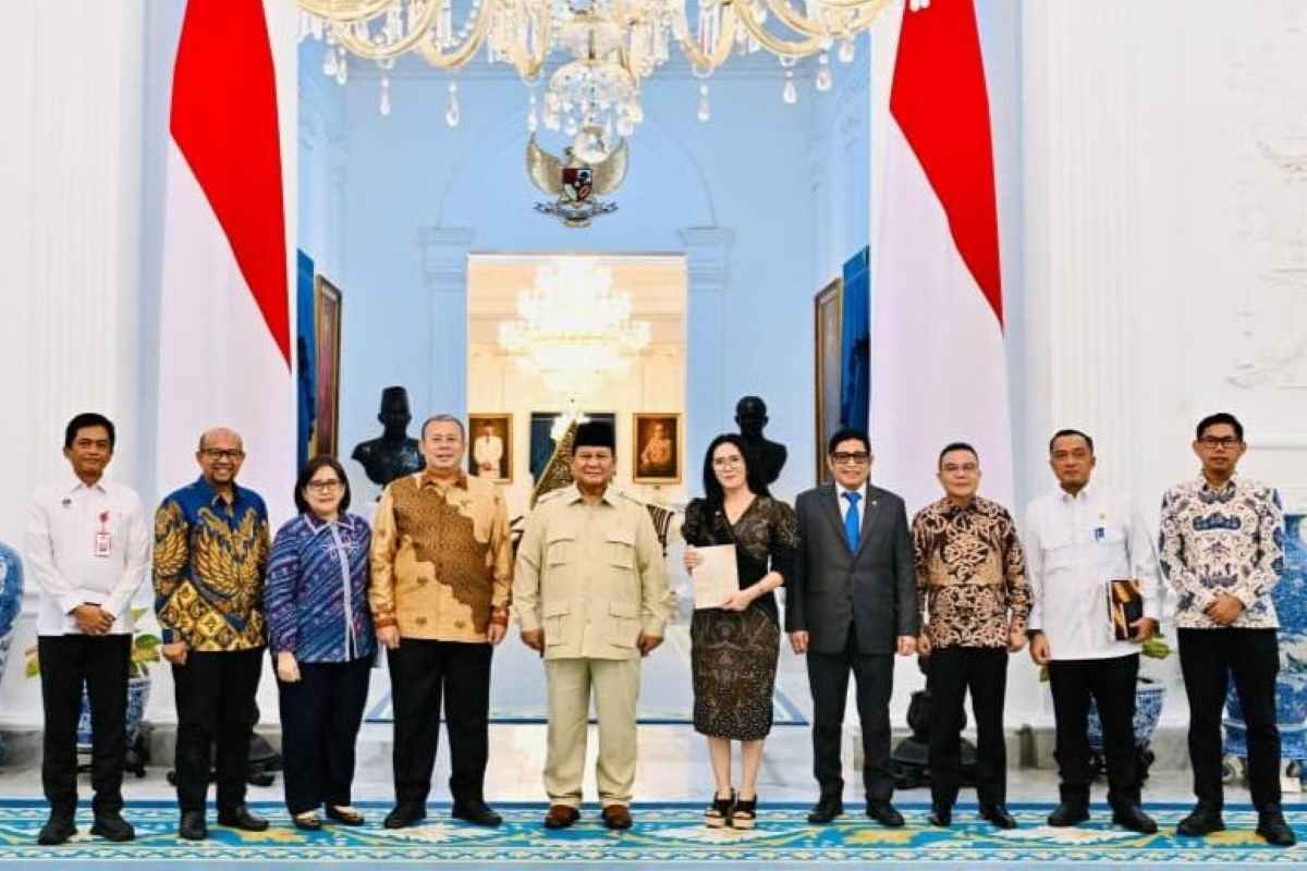 Presiden Prabowo Subianto menerima Tim Gabungan Perumus Undang-Undang Satu Data Indonesia di Istana Kepresidenan, Jakarta, Kamis (29/10/2026).