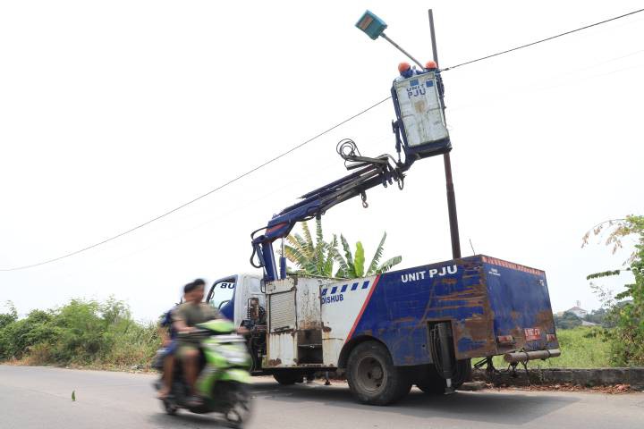 PJU rusak di Tangerang ditangani, warga bisa lapor lewat QR Code.