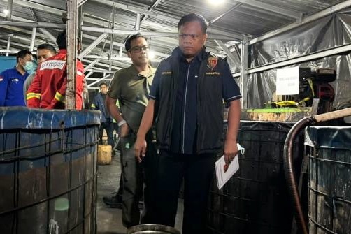 Jaringan BBM ilegal di Muratara dibongkar Bareskrim Polri, puluhan ribu liter solar disita, dua orang ditangkap.