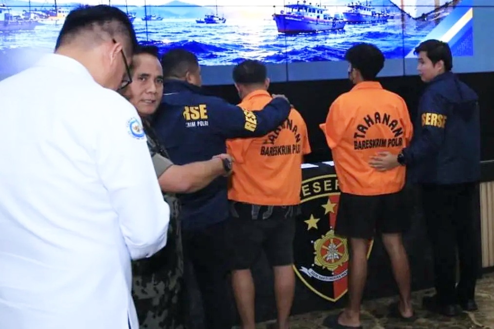 Dua orang ditangkap, Bareskrim ungkap penyelundupan benih lobster senilai Rp 5,8 miliar.