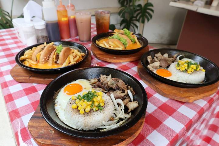 Burger dan Beef Pepper Rice Cornerstone di Tangerang bikin nagih tapi ramah di kantong.