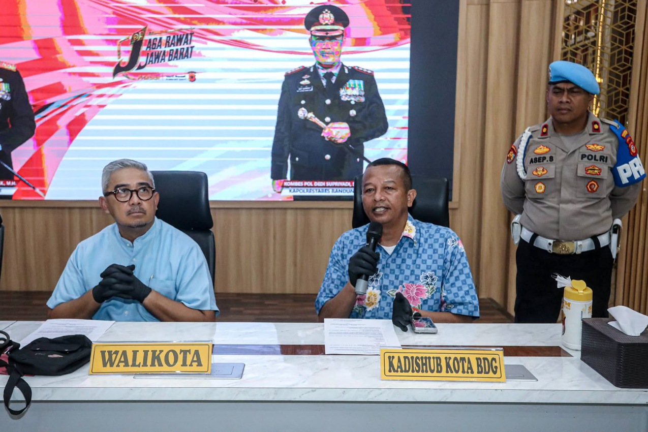 Dishub targetkan traffic light di sejumlah titik Kota Bandung yang mati gara-gara dicuri normal kembali dalam dua minggu.