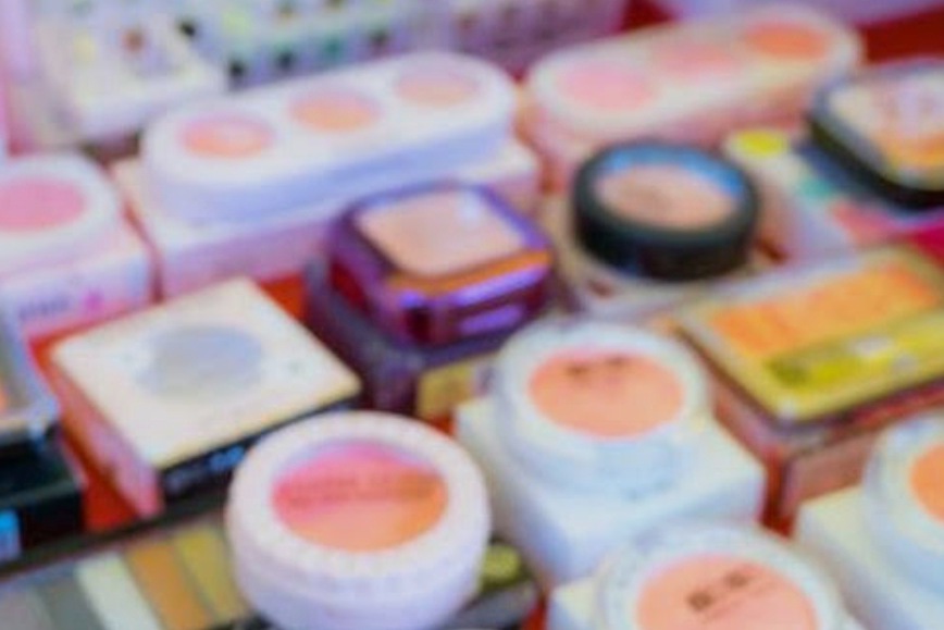 Pabrik kosmetik ilegal di Mojokerto dibongkar BPOM, nilai produknya capai Rp 16 miliar.