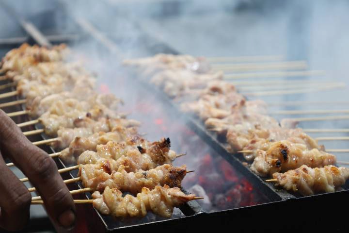 Kuliner malam di Tangerang Sate Taichan Kosumo bisa jadi pilihan.