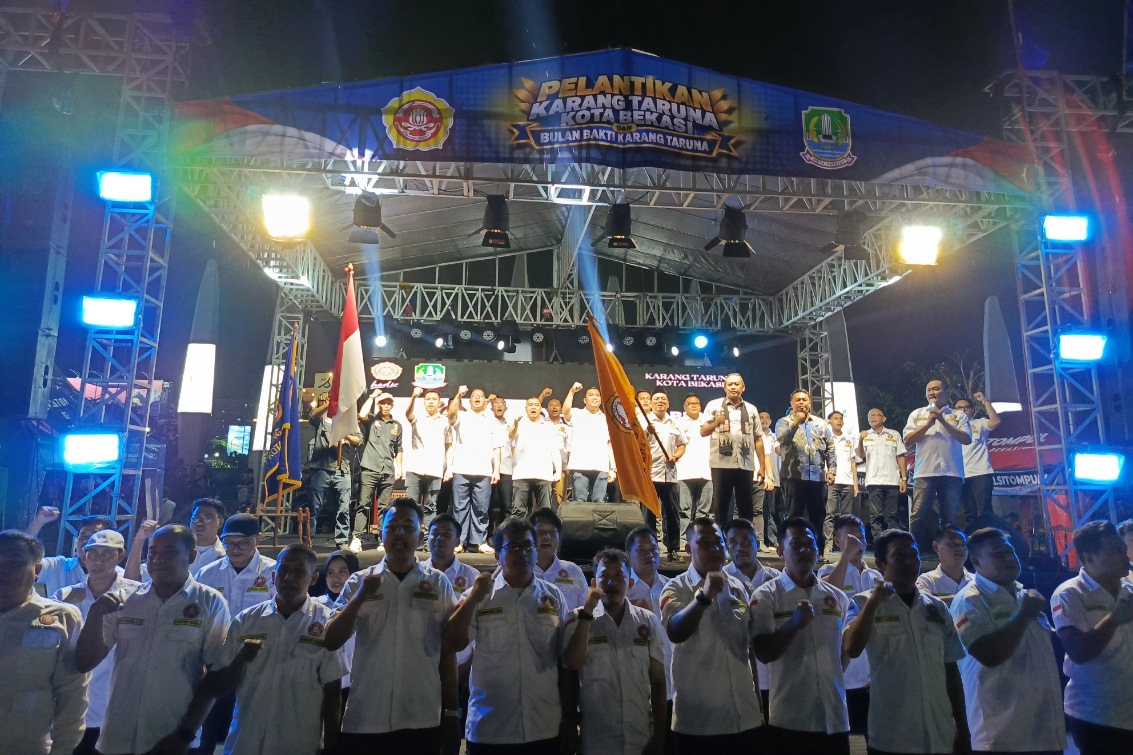 Wali Kota Bekasi Tri Adhianto usai melantik pengurus baru Karang Taruna di Plaza Patriot Candrabhaga, minta berdampak untuk membangun Kota Bekasi, Jumat (30/10/2026).