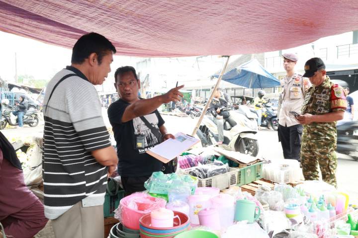 Pemkot Tangerang tunda relokasi PKL Jalan Kiasnawi hingga 3 November 2026.