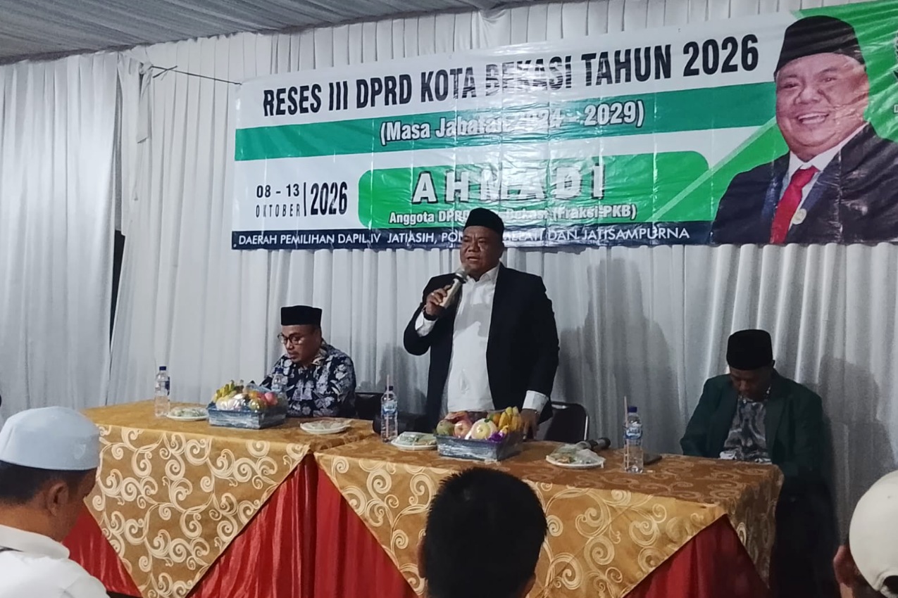 Anggota DPRD Kota Bekasi Ahmadi Madonk menyinggung soal perubahan mekanisme Pokir saat menggelar reses di RT 002 RW 012, Kelurahan Jatimekar, Kecamatan Jatiasih, Jumat (9/10/2026).