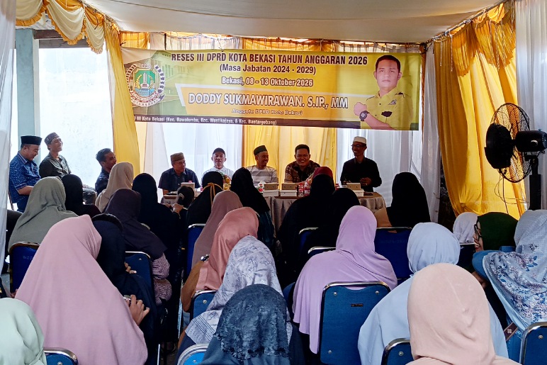 Anggota DPRD Kota Bekasi Doddy Sukmawirawan saat menggelar reses di Mustikajaya, soroti sejumlah hal, Jumat (9/10/2026).