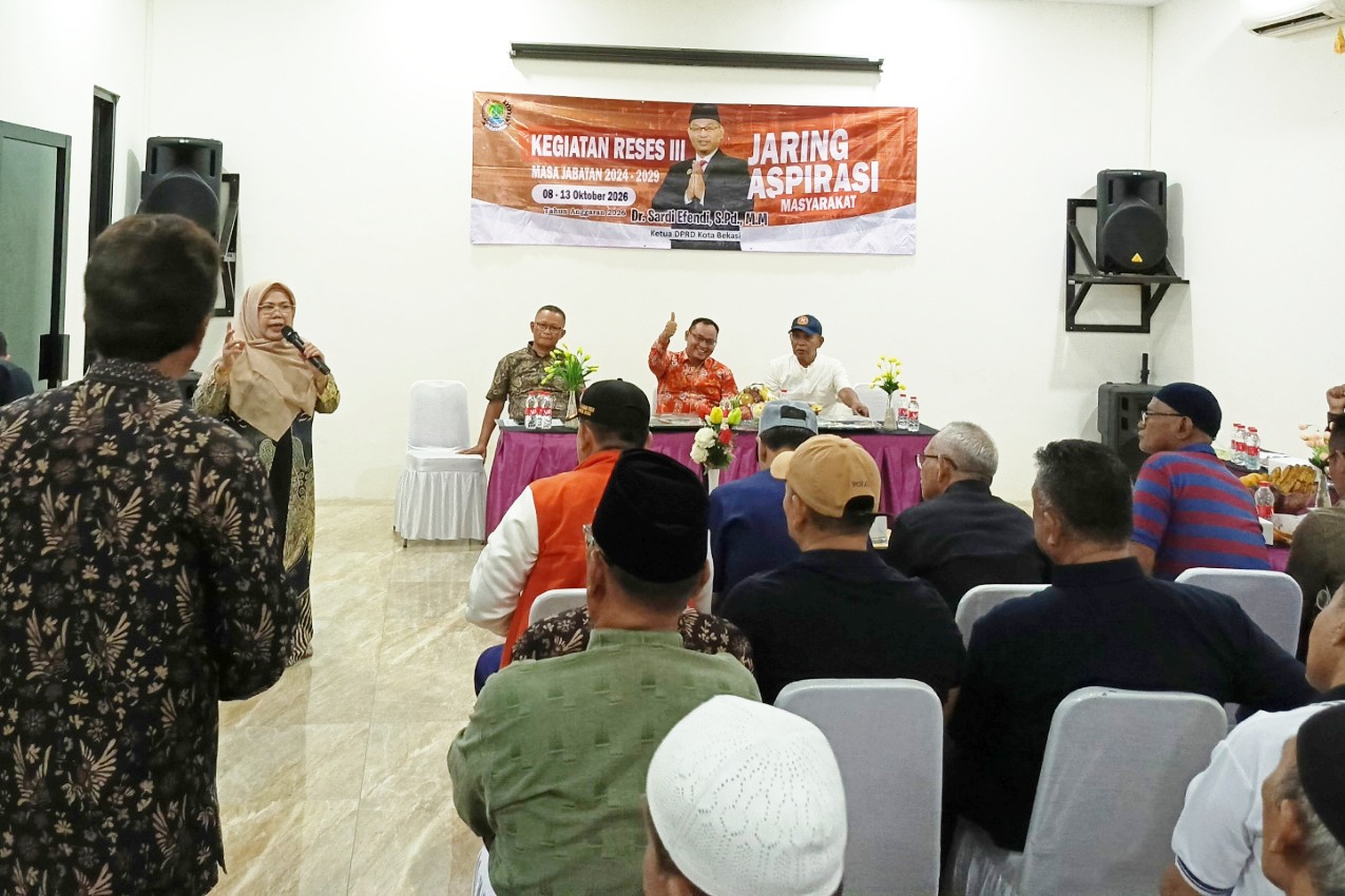 Ketua DPRD Kota Bekasi Sardi Efendi saat menggelar reses menampung sejumlah aspirasi di RW 17, Kelurahan Kaliabang Tengah, Kecamatan Bekasi Utara, Minggu (11/10/2026).