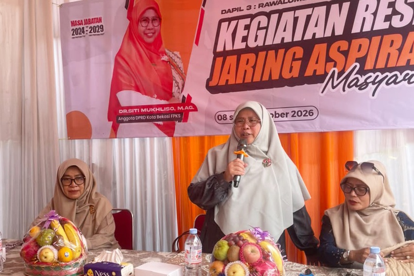 Anggota DPRD Kota Bekasi Siti Mukhliso dalam resesnya menyoroti kesejahteraan guru PAUD.