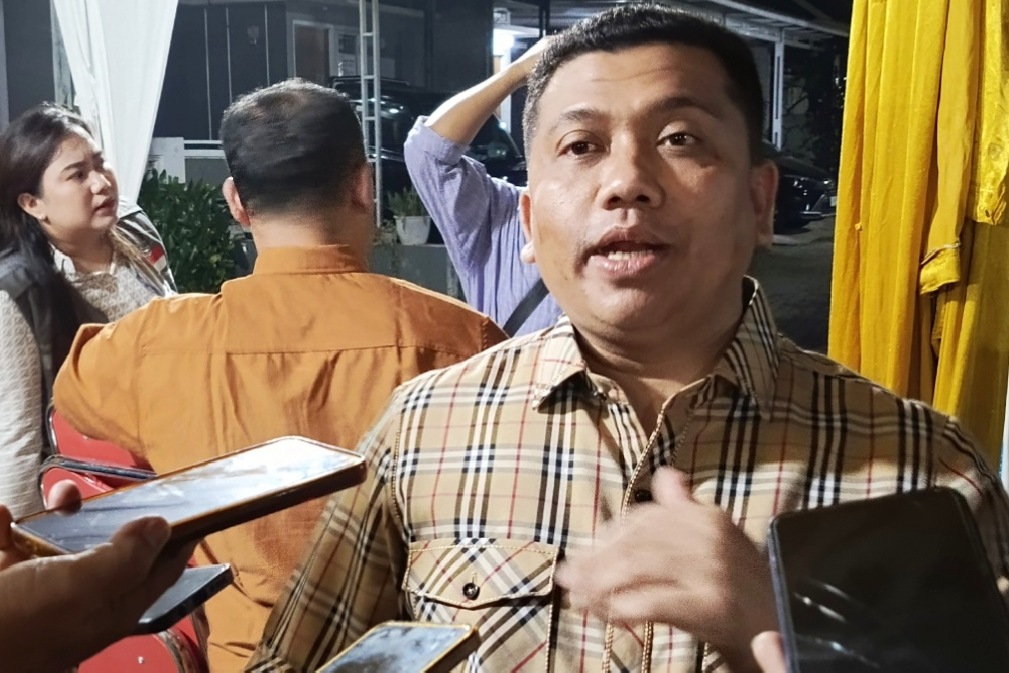 Ketua Fraksi Golkar DPRD Kota Bekasi Sarwin Edi Saputra angkat suara soal dana kompensasi warga Bantargebang, pastikan tak ada pemangkasan hingga tunggakan empat bulan ditargetkan cair akhir Oktober.