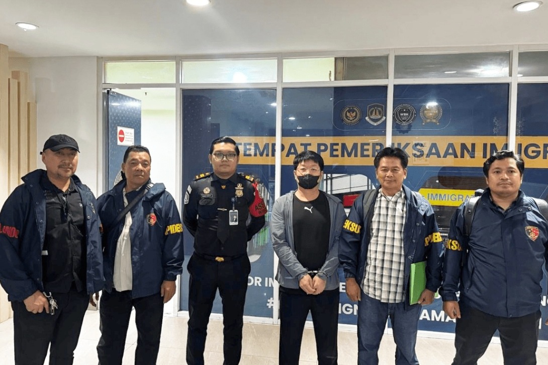Baru tiba dari Seoul, tersangka penyelundupan 50 ribu ponsel bekas ditangkap di Bandara Soetta.