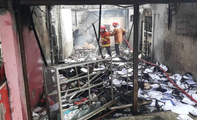 Diduga Akibat Kebocoran Gas, Tiga Toko Hangus Terbakar