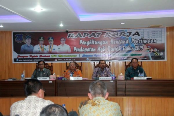 Safrial Pimpin Rapat Penyusunan Target PAD - SUARAPENA.COM